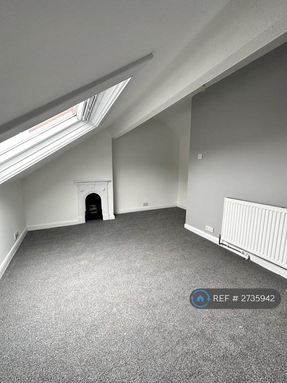 Bedroom 3/ Top Floor