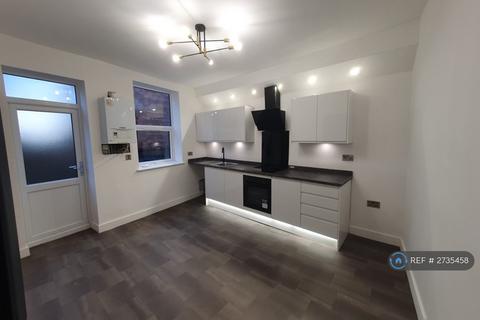 3 bedroom terraced house to rent, Hollins Road, Oldham, OL8