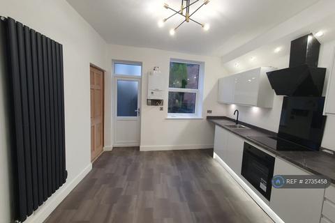 3 bedroom terraced house to rent, Hollins Road, Oldham, OL8