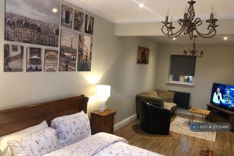 1 bedroom in a house share to rent, Greengate St, London, E13