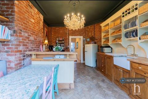 4 bedroom maisonette to rent, Mostyn Avenue, West Kirby, Wirral, CH48