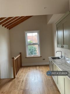 2 bedroom maisonette to rent, Newport Road, London, E10