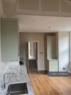 2 bedroom maisonette to rent, Newport Road, London, E10