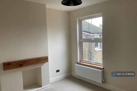 2 bedroom maisonette to rent, Newport Road, London, E10