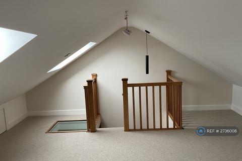 2 bedroom maisonette to rent, Newport Road, London, E10