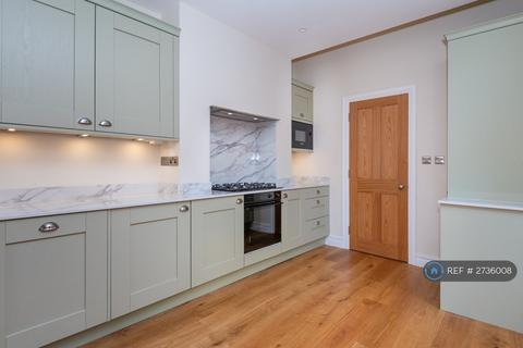 3 bedroom maisonette to rent, Newport Road, London, E10