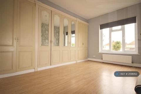 3 bedroom semi-detached house to rent, Wickham Street, Welling, DA16
