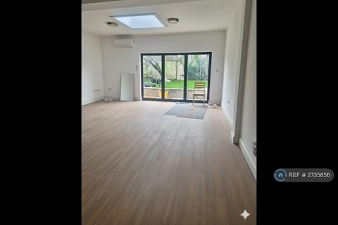 3 bedroom flat to rent, Harpenden Road, London, SE27