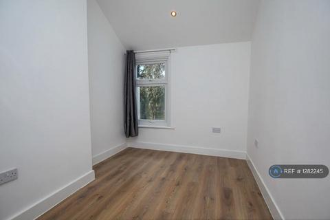 2 bedroom terraced house to rent, Latimer Road, Croydon, CR0