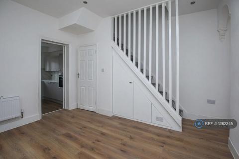 2 bedroom terraced house to rent, Latimer Road, Croydon, CR0