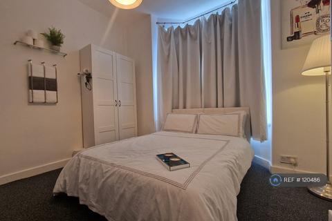 1 bedroom in a house share to rent, Frith Road, London, E11
