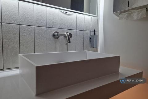 1 bedroom in a house share to rent, Frith Road, London, E11