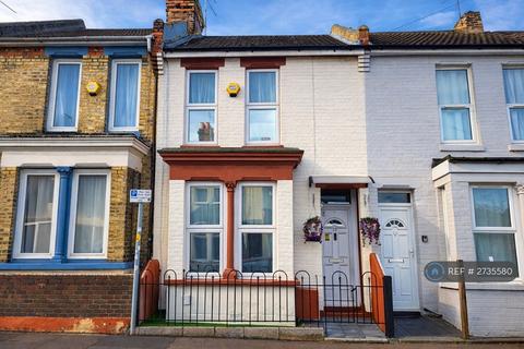 3 bedroom terraced house to rent, Priestfield Road, Gillingham, ME7