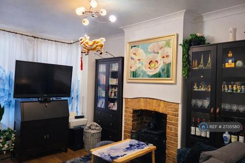 3 bedroom terraced house to rent, Priestfield Road, Gillingham, ME7