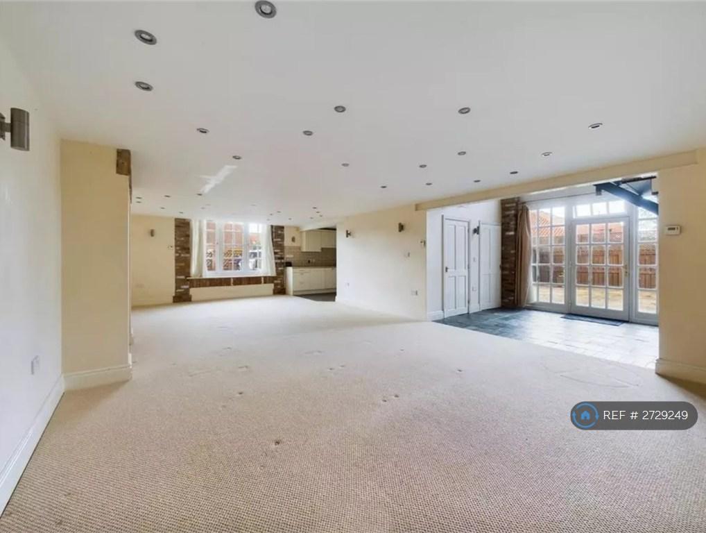 Open Plan Area 31'8 x 16'4