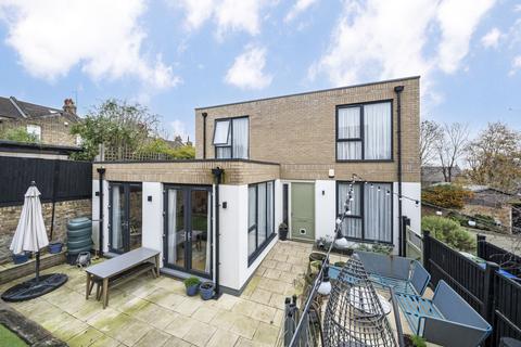 3 bedroom property for sale, Saint Thomas Mews, Charlton, SE7