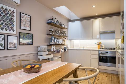 3 bedroom property for sale, Saint Thomas Mews, Charlton, SE7
