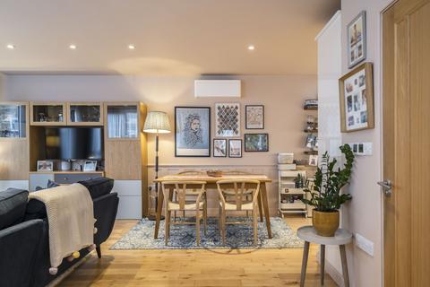 3 bedroom property for sale, Saint Thomas Mews, Charlton, SE7