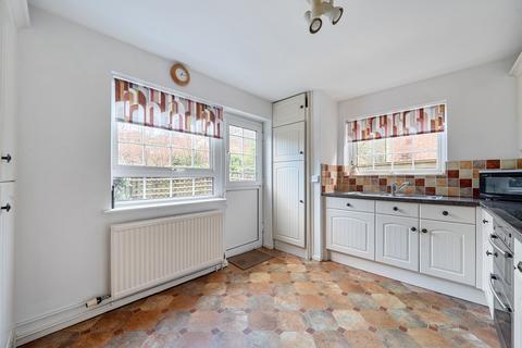 2 bedroom ground floor flat for sale, Lion Lane, Haslemere, GU27