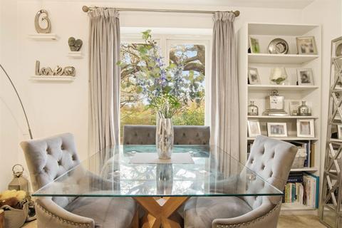 2 bedroom apartment for sale, Henmarsh Court, Hertford SG13