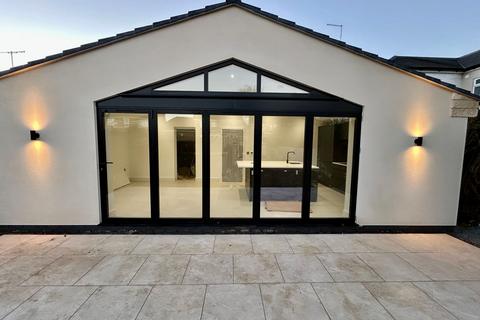 3 bedroom detached bungalow for sale, London Road, Yaxley, PE7