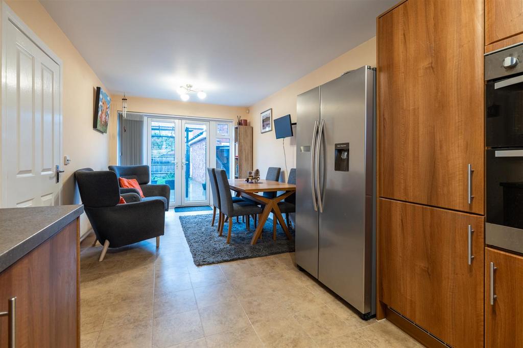 Kitchen 2 .jpg