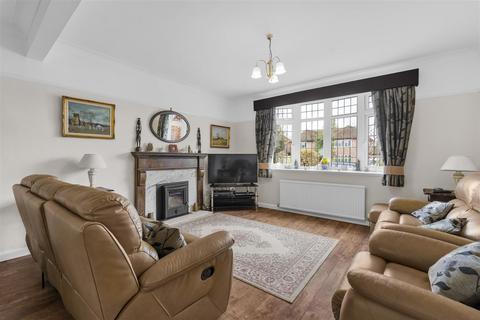 5 bedroom detached house for sale, Friars Walk, Dunstable
