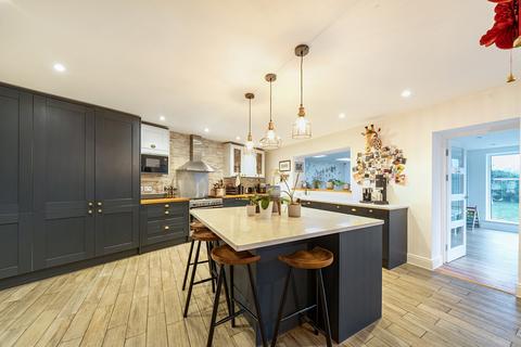 4 bedroom detached house for sale, Tadmor Close, Lower Sunbury, TW16
