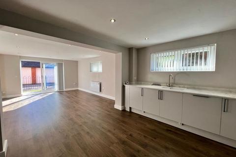 undefined, To Let - Grosvenor Road, Birkdale - Two Bedroom Lower Ground Floor Apt