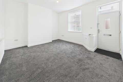 3 bedroom terraced house to rent, Oldham Road, Middleton, Manchester, M24