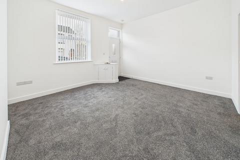 3 bedroom terraced house to rent, Oldham Road, Middleton, Manchester, M24