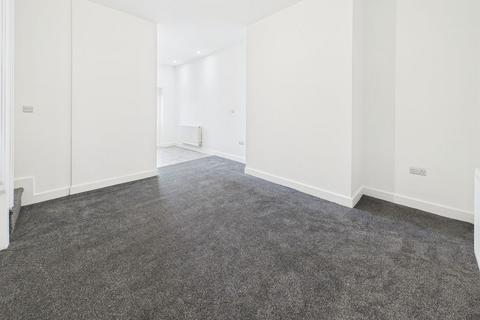 3 bedroom terraced house to rent, Oldham Road, Middleton, Manchester, M24