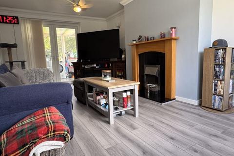 3 bedroom semi-detached house for sale, Cologne Road, Bovington