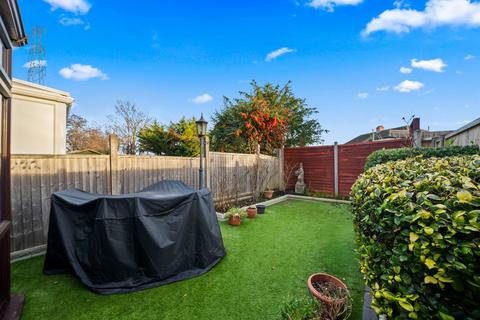 3 bedroom terraced house for sale, Boscombe Road, Worcester Park