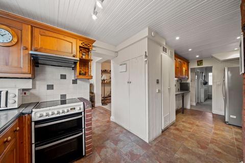 undefined, Farm Way, Worcester Park