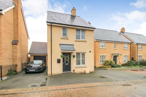 3 bedroom detached house for sale, Finzi Grove, Biggleswade SG18