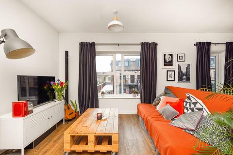 2 bedroom flat for sale, Beaconsfield Road, St George