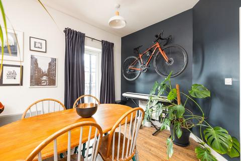 2 bedroom flat for sale, Beaconsfield Road, St George