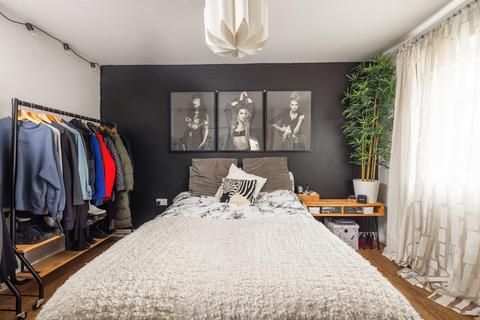 2 bedroom flat for sale, Beaconsfield Road, St George