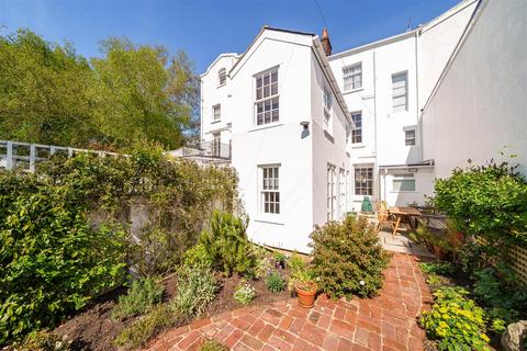 Silver Terrace, Exeter