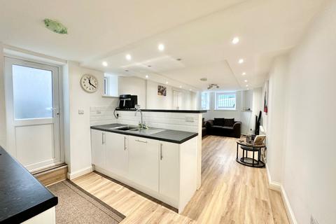 2 bedroom apartment for sale, Central Road, Manchester M20