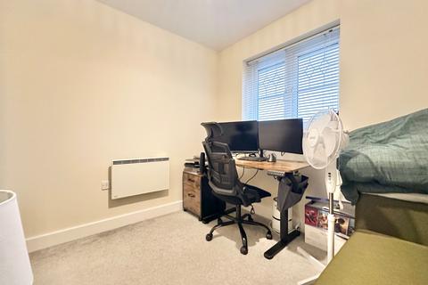 2 bedroom apartment for sale, Lawnhurst Avenue, Wythenshawe M23