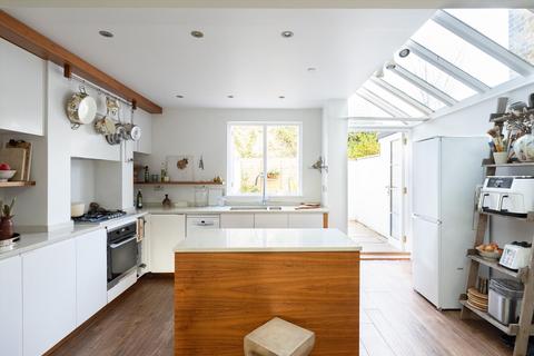 4 bedroom terraced house for sale, Thornton Road, London, SW19