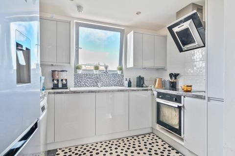 2 bedroom flat for sale, Cross Street, Portsmouth PO1