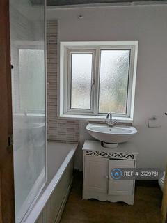3 bedroom end of terrace house to rent, Ives Road, Slough, SL3