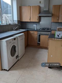 3 bedroom end of terrace house to rent, Ives Road, Slough, SL3