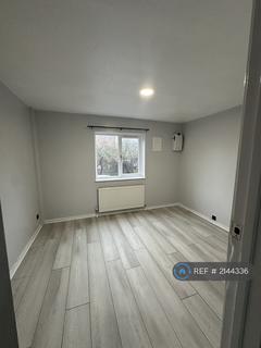 3 bedroom terraced house to rent, Austen Close, London, SE28