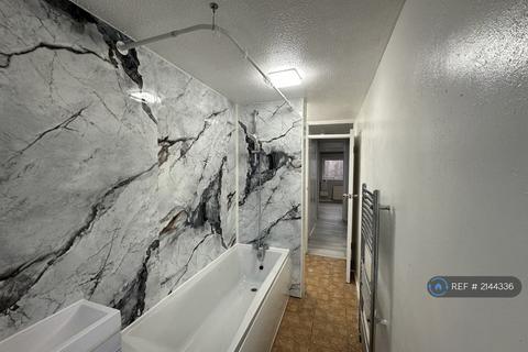 3 bedroom terraced house to rent, Austen Close, London, SE28