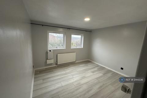 3 bedroom terraced house to rent, Austen Close, London, SE28