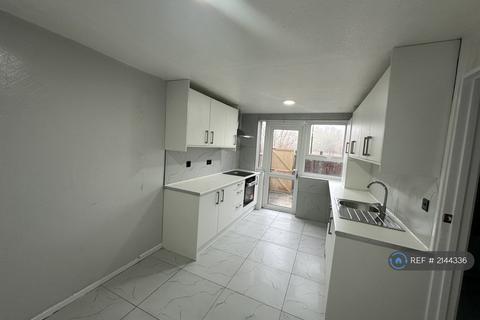 3 bedroom terraced house to rent, Austen Close, London, SE28